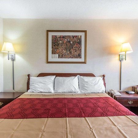 Econo Lodge Калгун Екстер'єр фото