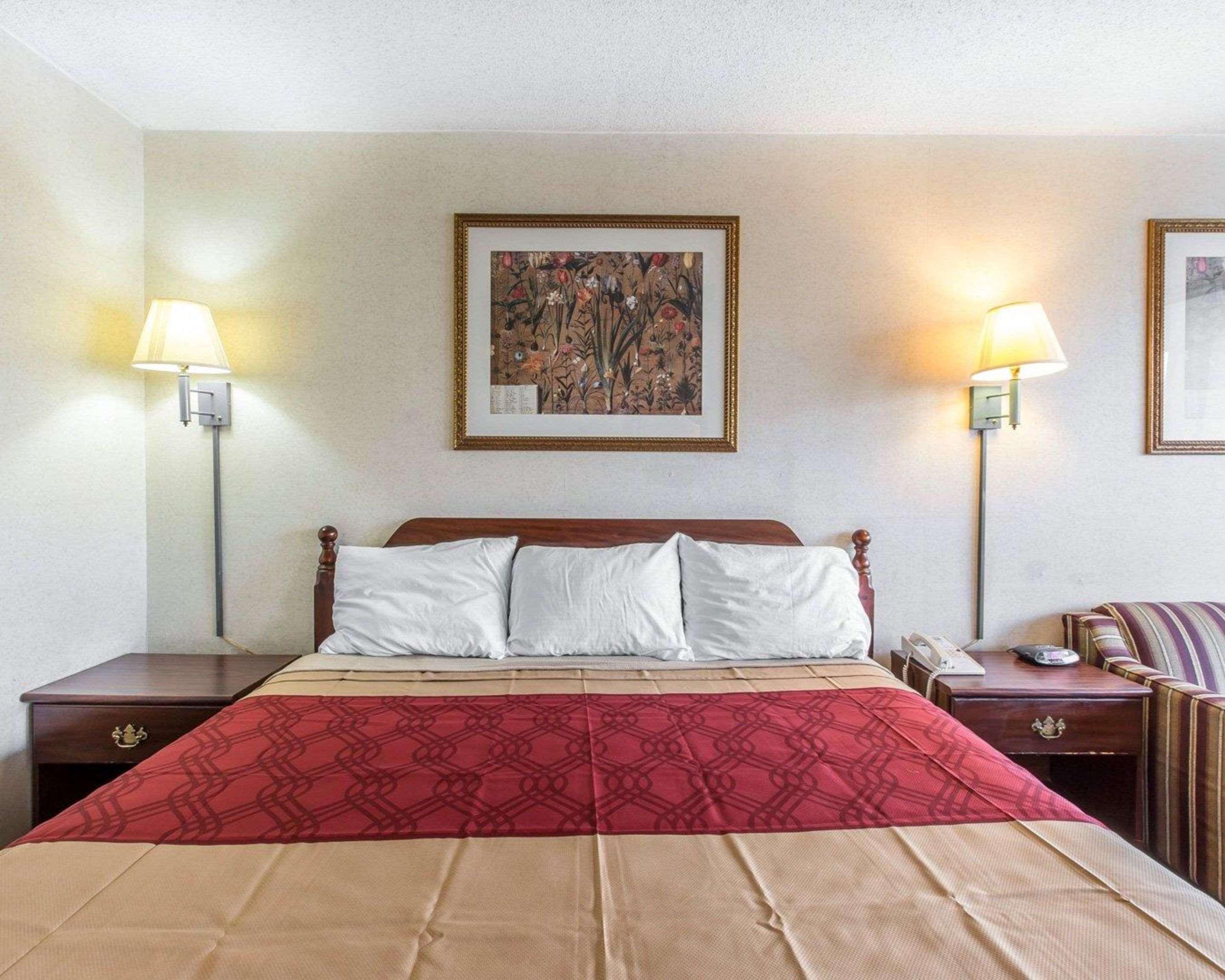 Econo Lodge Калгун Екстер'єр фото