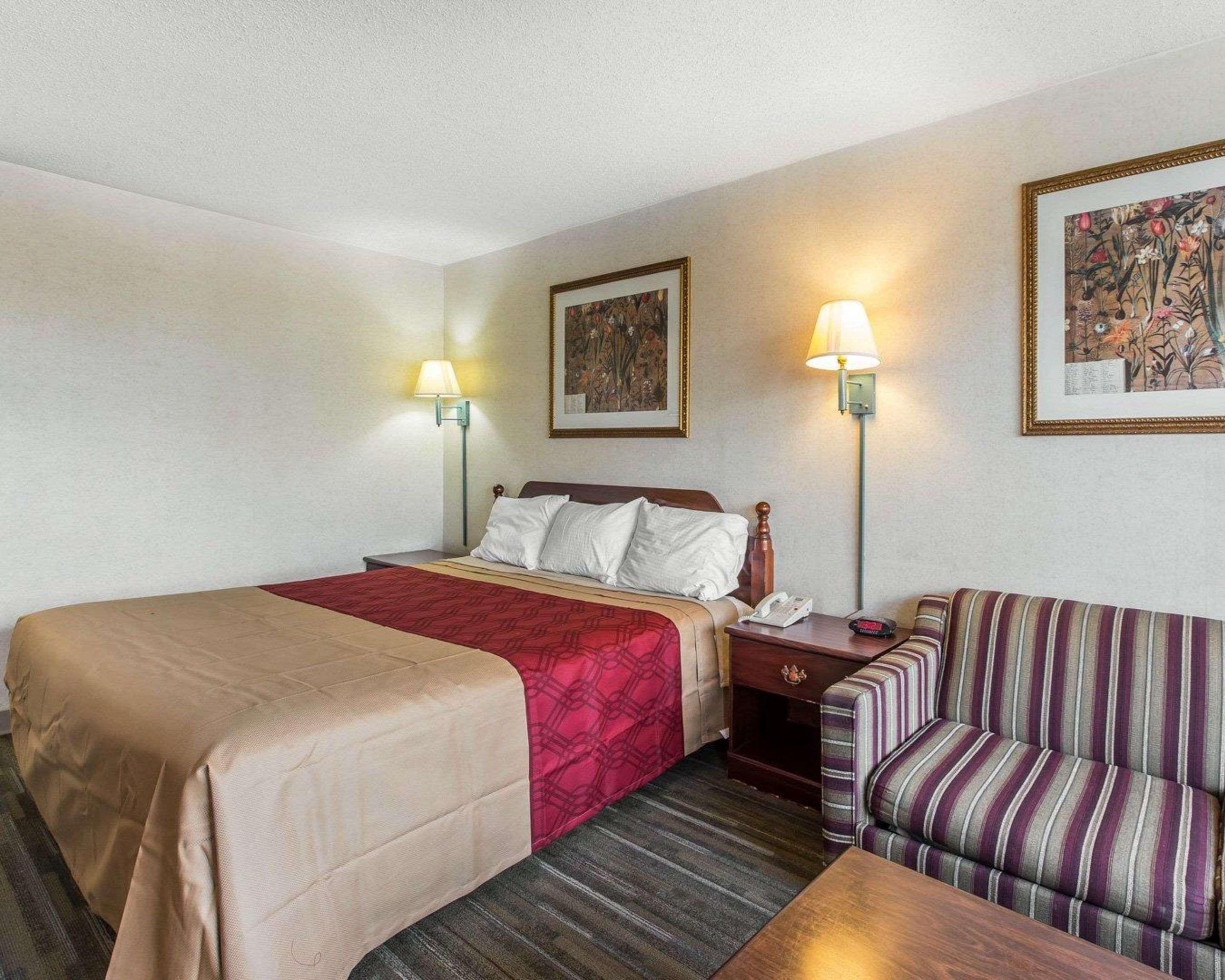 Econo Lodge Калгун Екстер'єр фото
