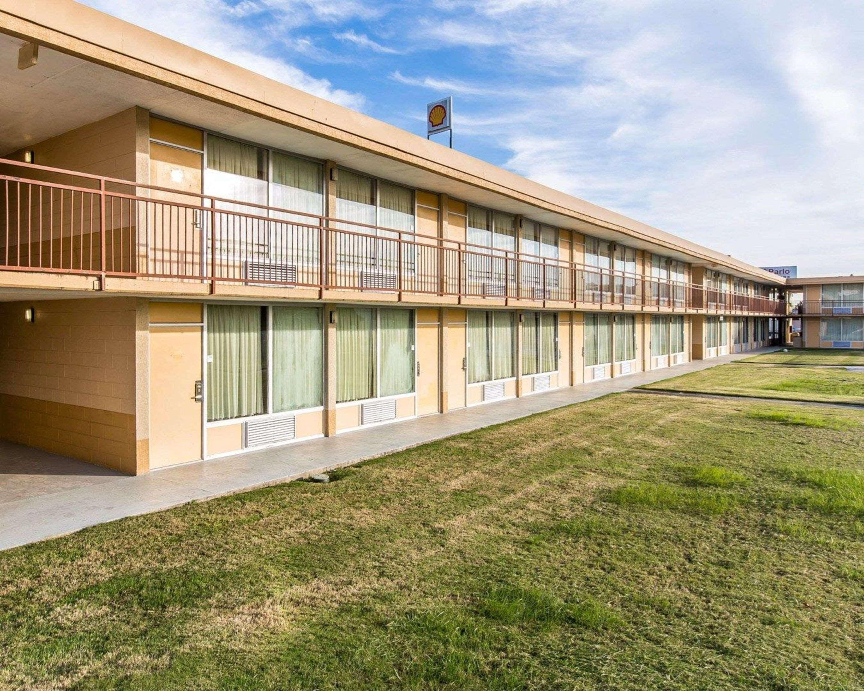 Econo Lodge Калгун Екстер'єр фото