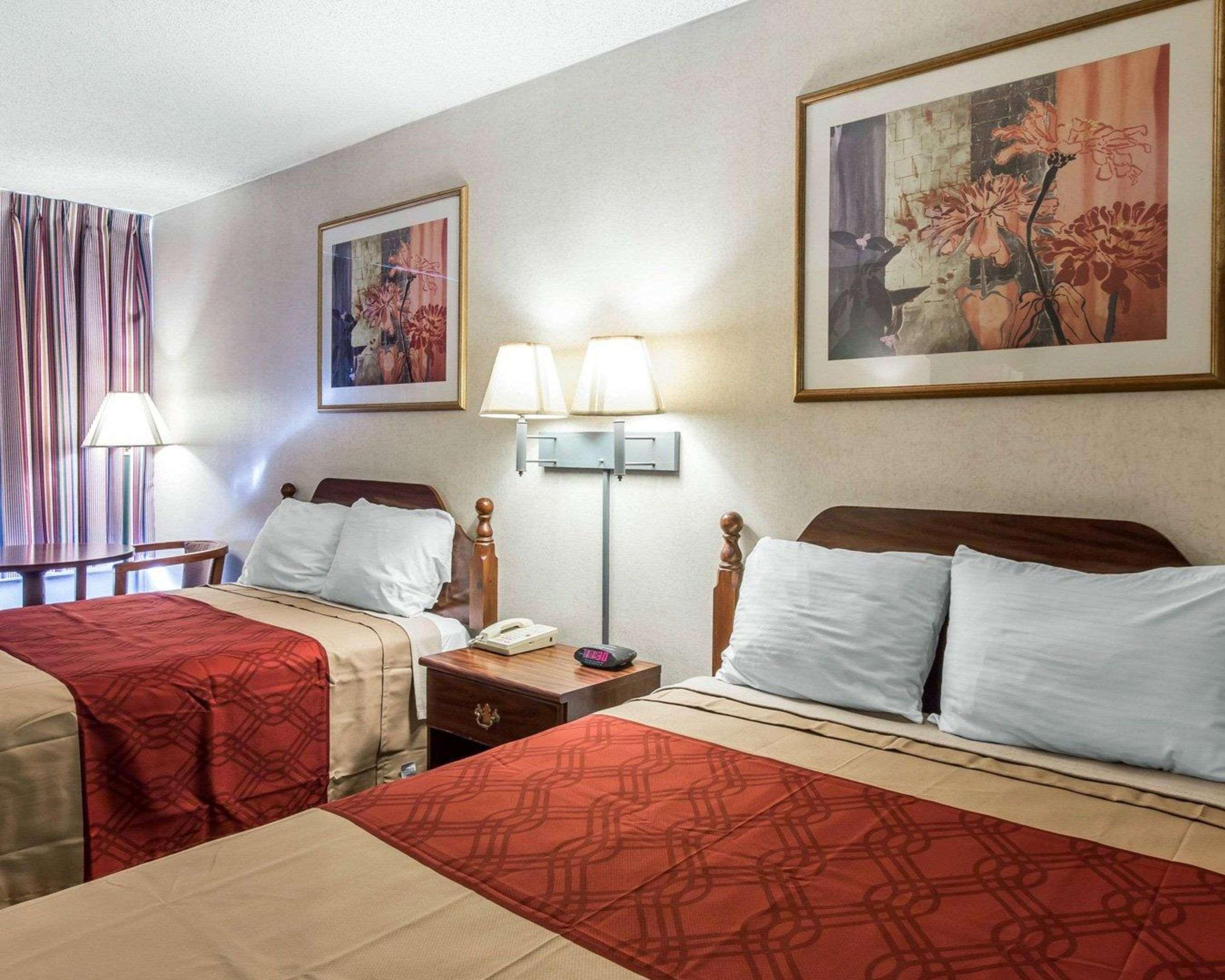 Econo Lodge Калгун Екстер'єр фото