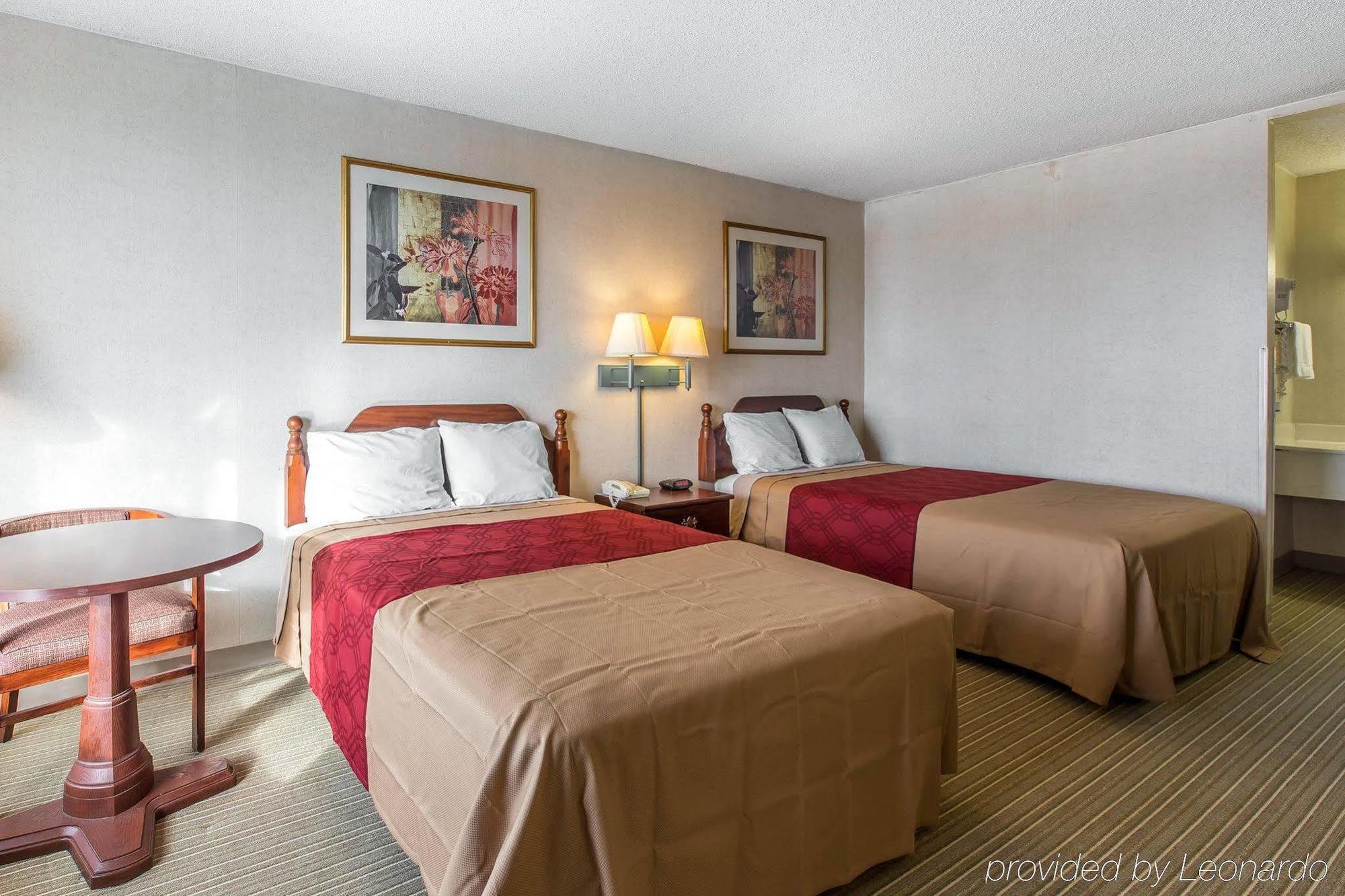 Econo Lodge Калгун Екстер'єр фото