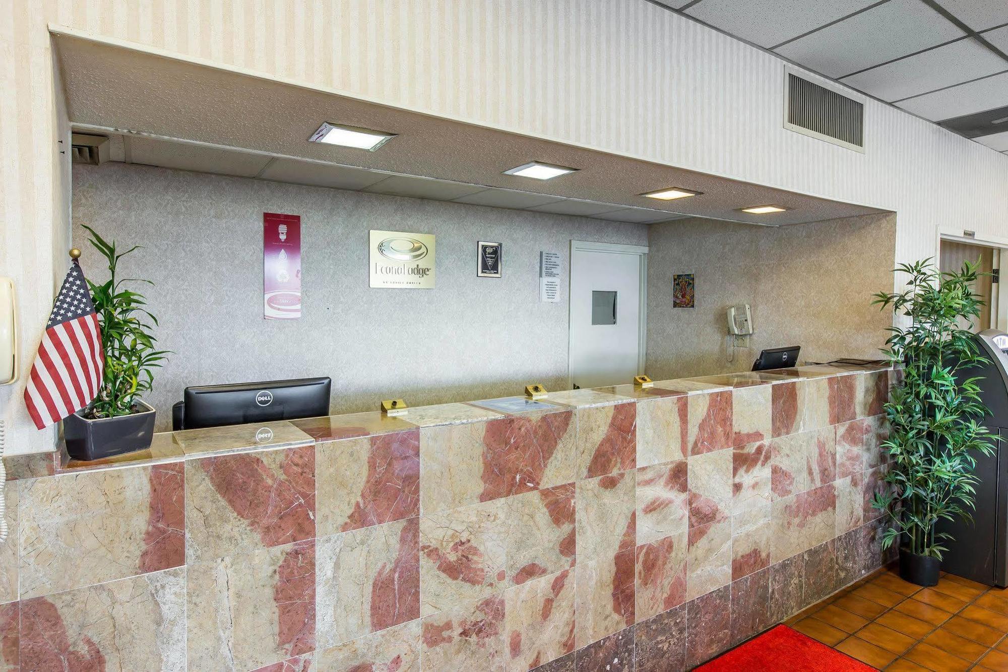 Econo Lodge Калгун Екстер'єр фото
