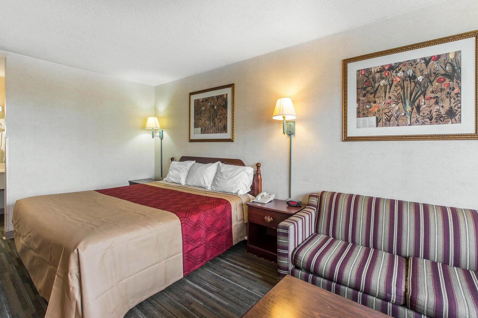 Econo Lodge Калгун Екстер'єр фото