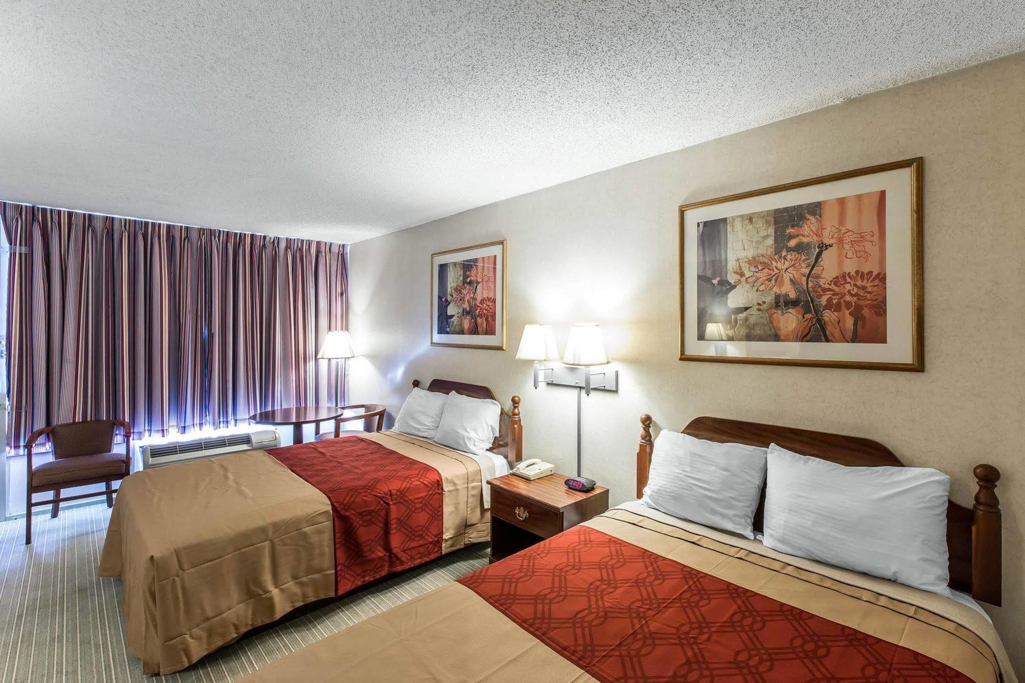 Econo Lodge Калгун Екстер'єр фото